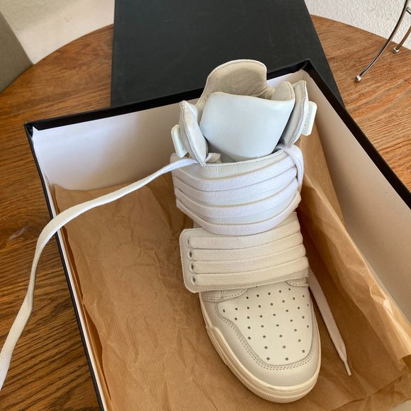 RIGHT SHOE ONLY * Les Hommes women's size 40 high top velcrow strap puff sneaker - Picture 3 of 11